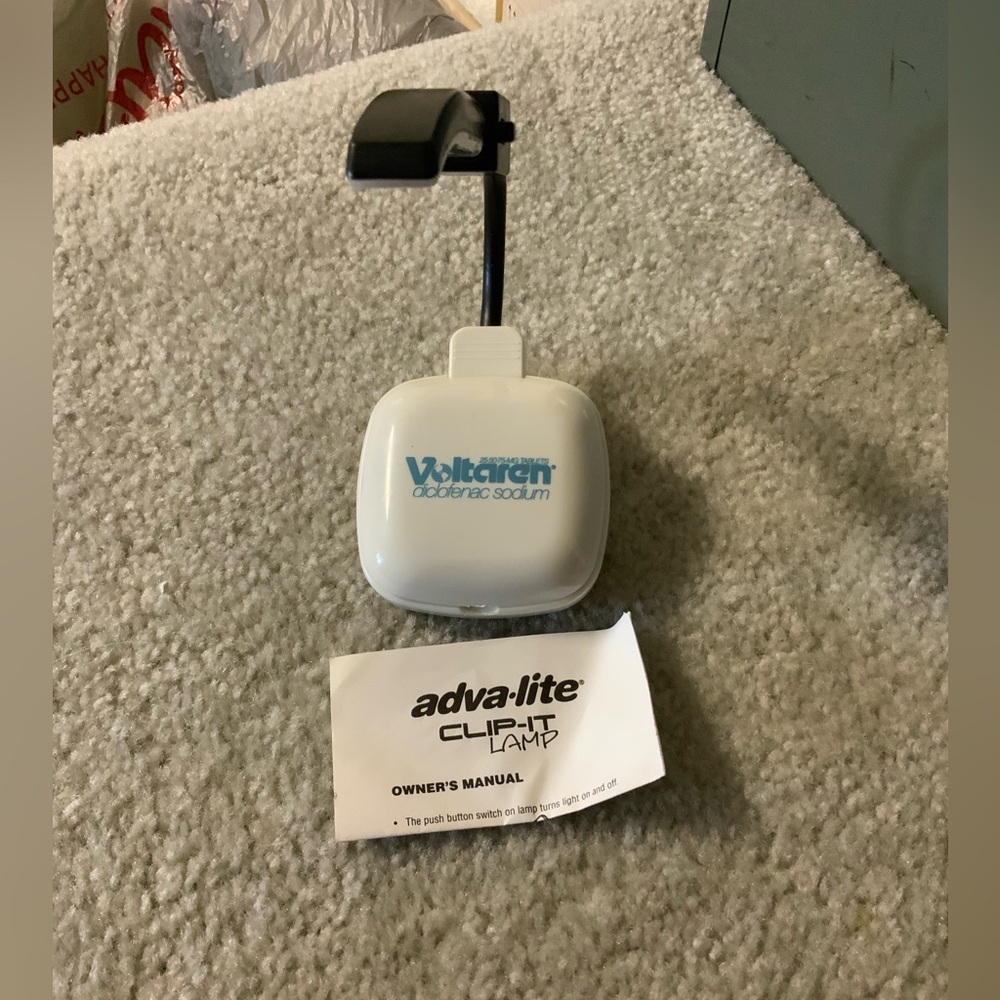 Drug Rep Pharmaceutical Advertising Clip On Reading Lamp‎ VOLTAREN RARE Collect